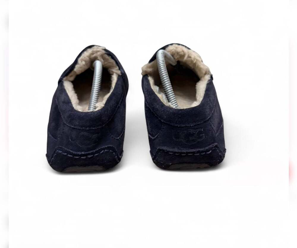 Size 11 UGG Ascot Suede Sheepskin Lined Slipper in True Navy - Picture 5 of 7